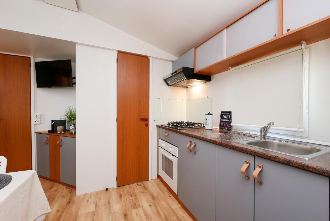 Mia Mobile Home With Jacuzzi Ždrelac エクステリア 写真